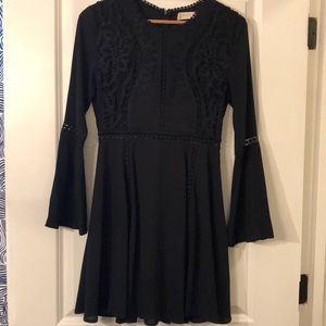 ❣️Black bell sleeve cut out size s dress